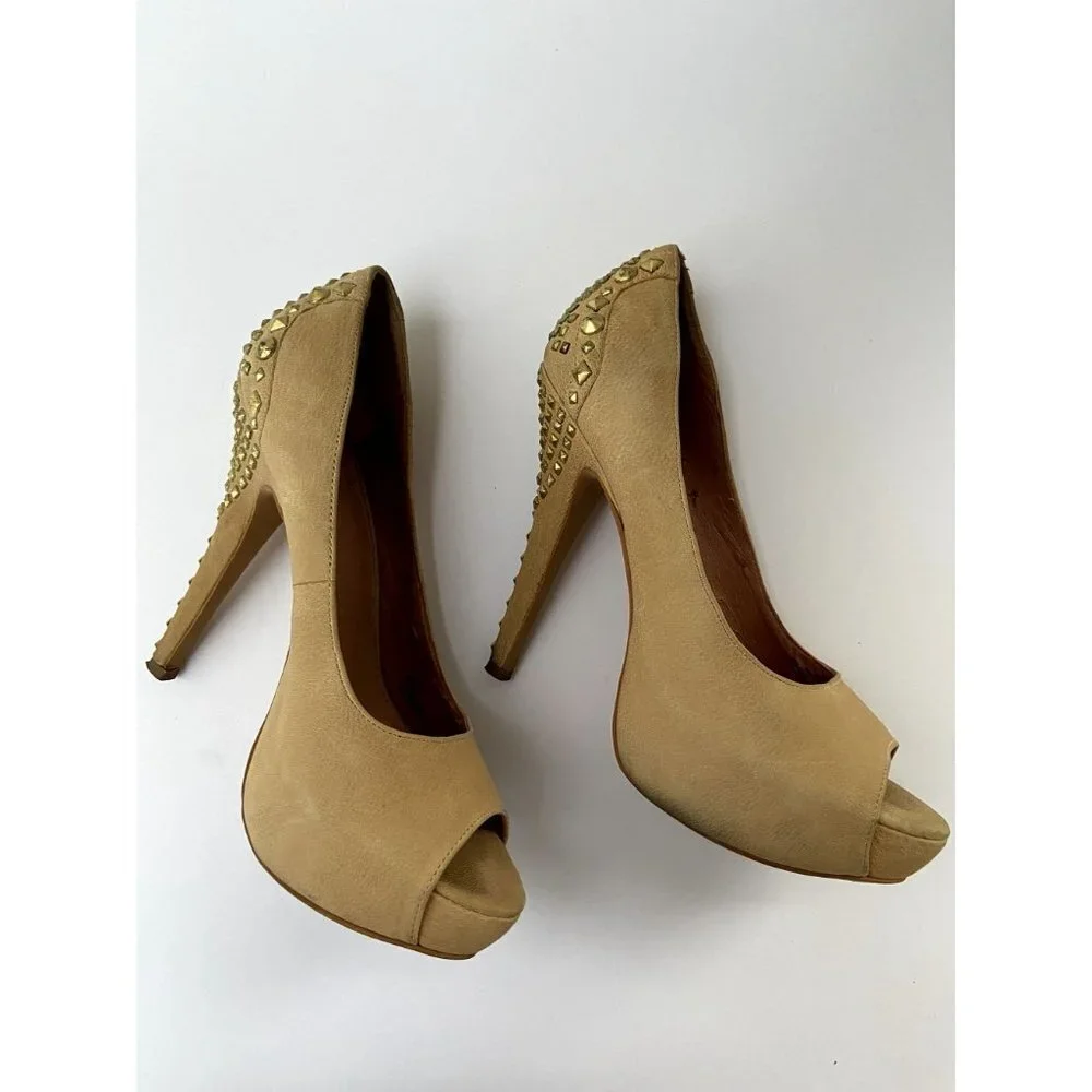✨2/$20✨ Vince Camuto Women's Tan‎ High Heels with Gold Tacks Pumps Size 6